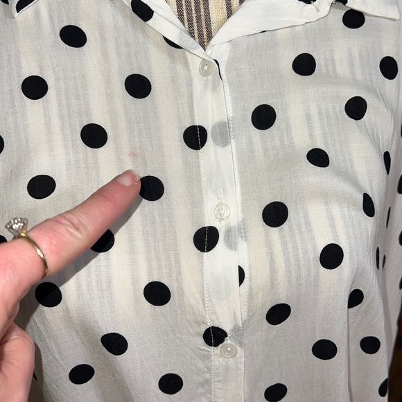 * Lush White w/Black Polka Dots Button Down Tie Front Top Size Large - Picture 7 of 8